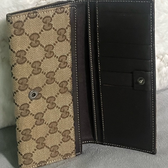 ✨Authentic Gucci Tan and Brown Monogram Wallet - Picture 10 of 12